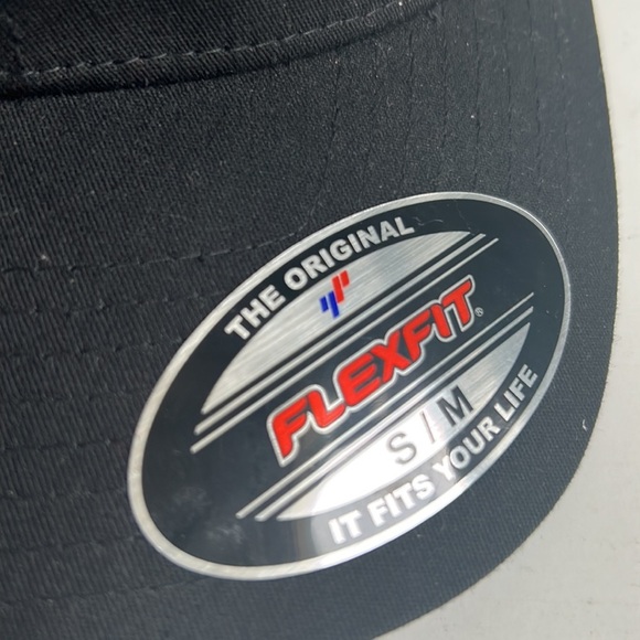 The Authentic T-Shirt Company The Original FlexFit black mesh trucker hat S/M - Picture 2 of 11